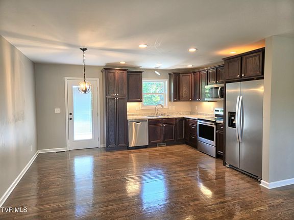 5th image of 375 Ridgeway Rd