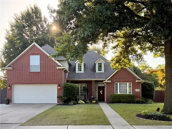 5203 S 45th St, Rogers, AR 72758