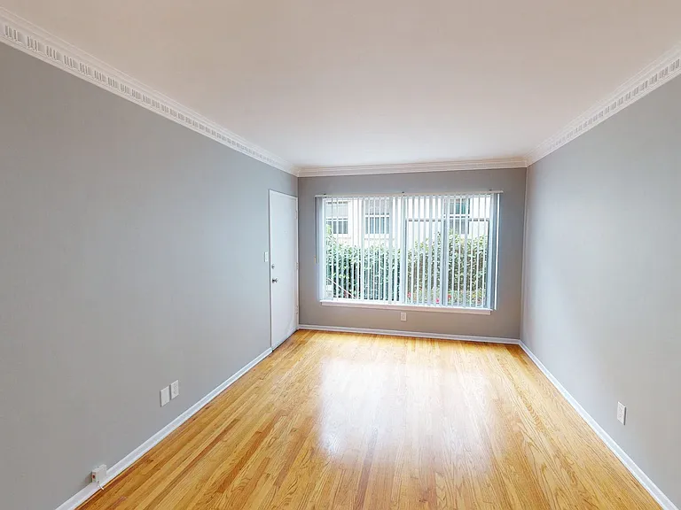 Rowena Avenue Apartments — Photo 8