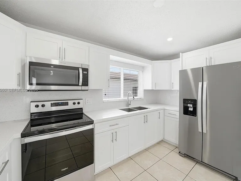 8221 NW 192nd Ter — Photo 3