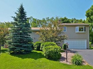 3115 Walnut Grove Ln N, Plymouth, MN 55447