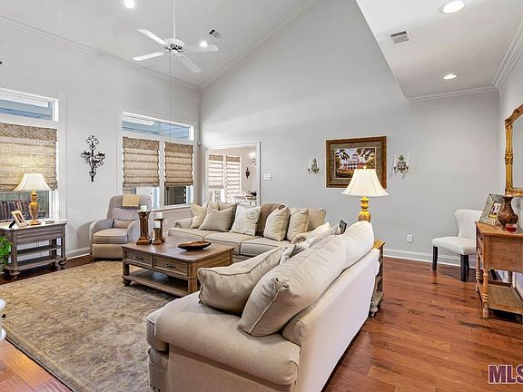 3rd image of 8105 Rosewood Dr