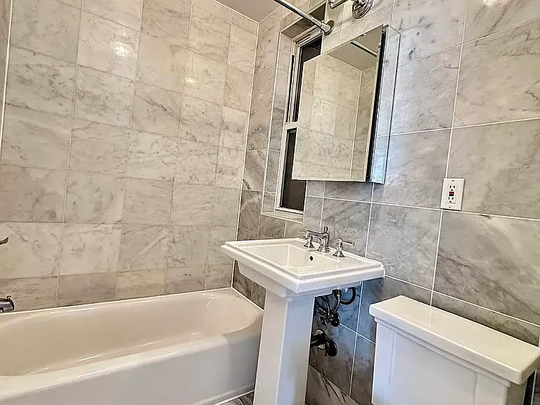 163 E 36th St #4L — Photo 6