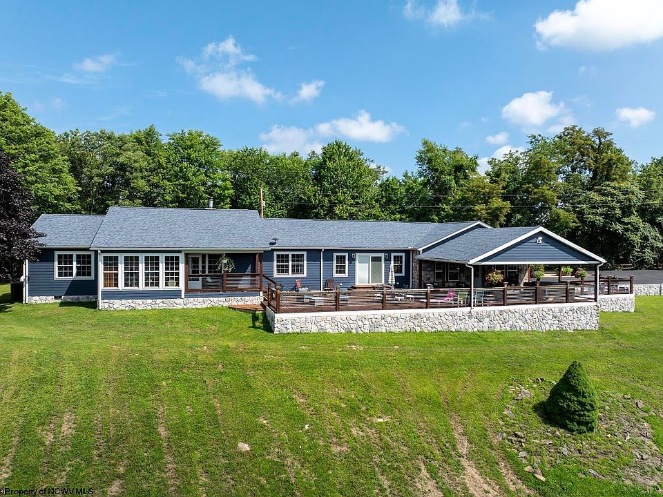 1st image of 775 Breezyknoll Dr