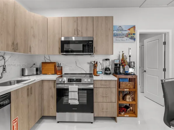 1430 NE 11th St, Homestead, FL 33033