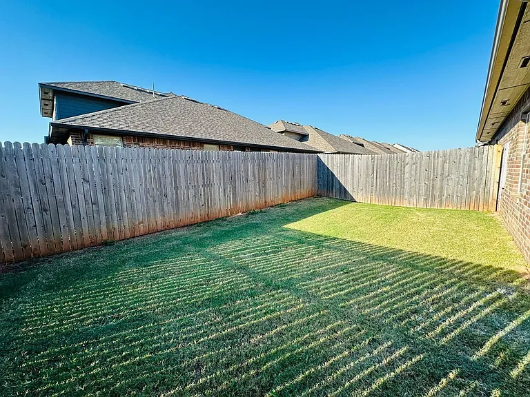 2116 Camino Del Plaza Ln — Photo 40