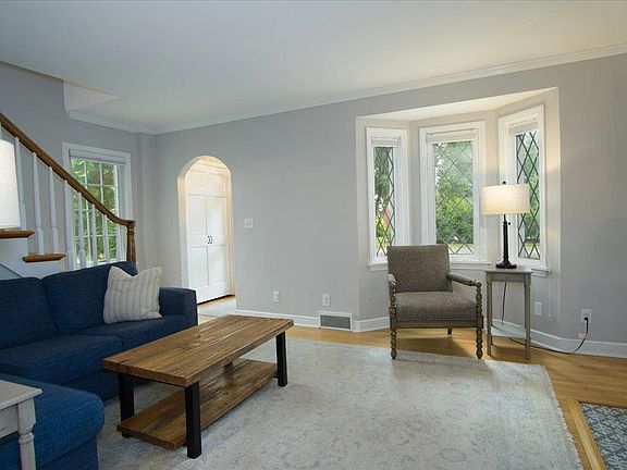 5th image of 158 Kensington Dr