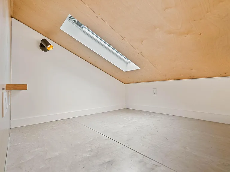 6358 NE 37th Ave — Photo 21