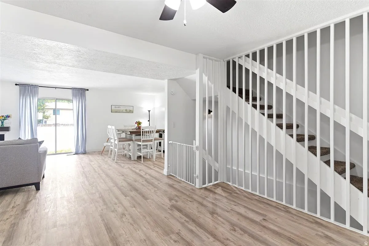 3 bed, 3.5 bath, 2192 sqft, $2,200 — Photo 3