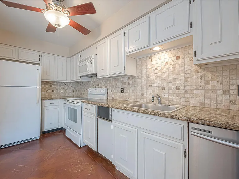 10217 Longmont Dr — Photo 15