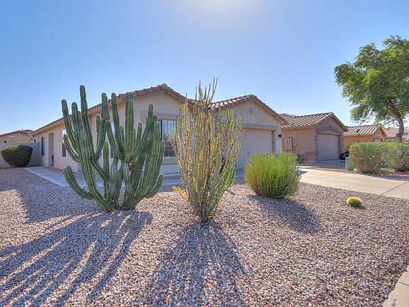 3rd image of 42353 W Oakland Dr