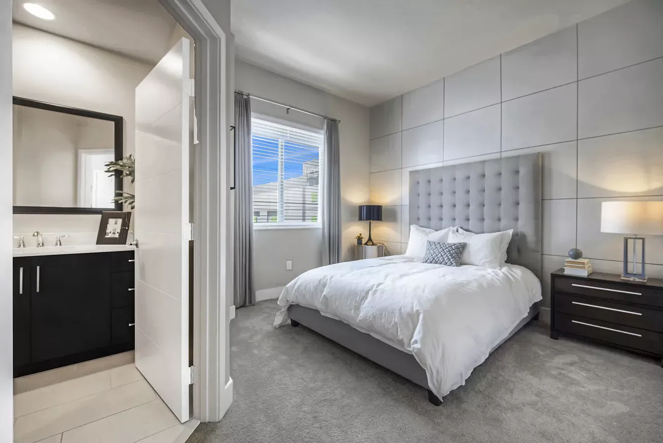 2 bed, 998 sqft, $2,905 — Photo 1