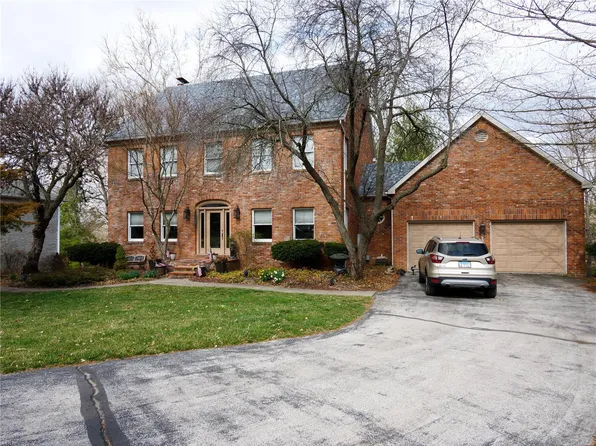 4002 Stoneledge Ct, Godfrey, IL 62035