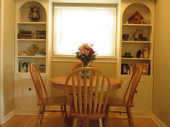 5th image of 9971 Garvett St