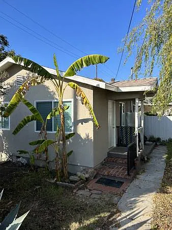 1 bed, 485 sqft, $2,300 — Photo 1