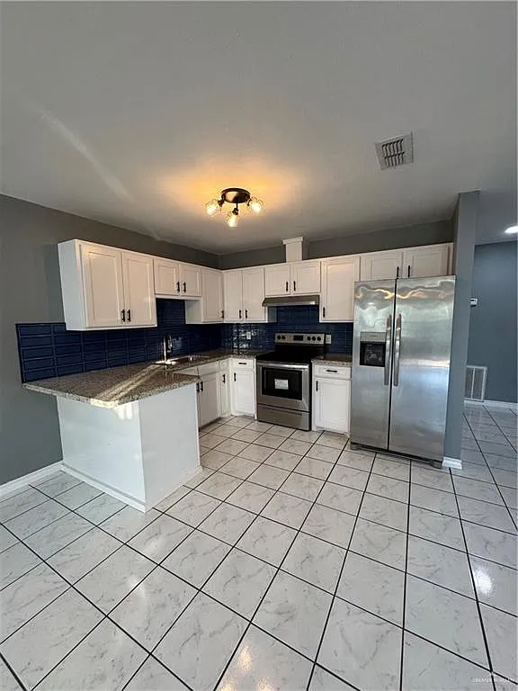 3 bed, 1.0 bath, 1064 sqft, $1,300 — Photo 4