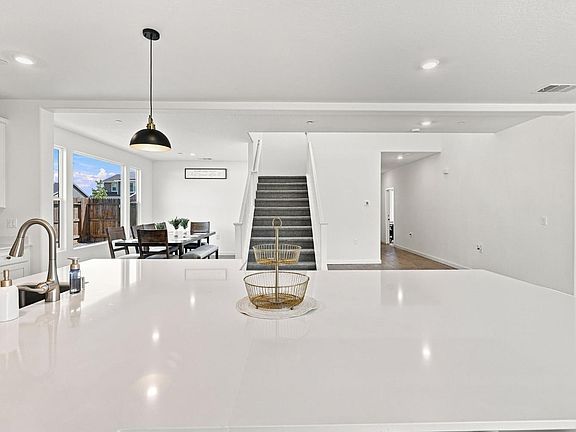 3rd image of 527 Vanderbilt Dr