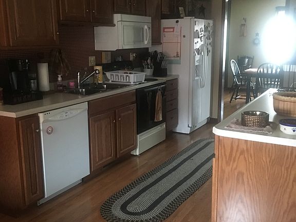 4th image of 1563 Suzanna Cir