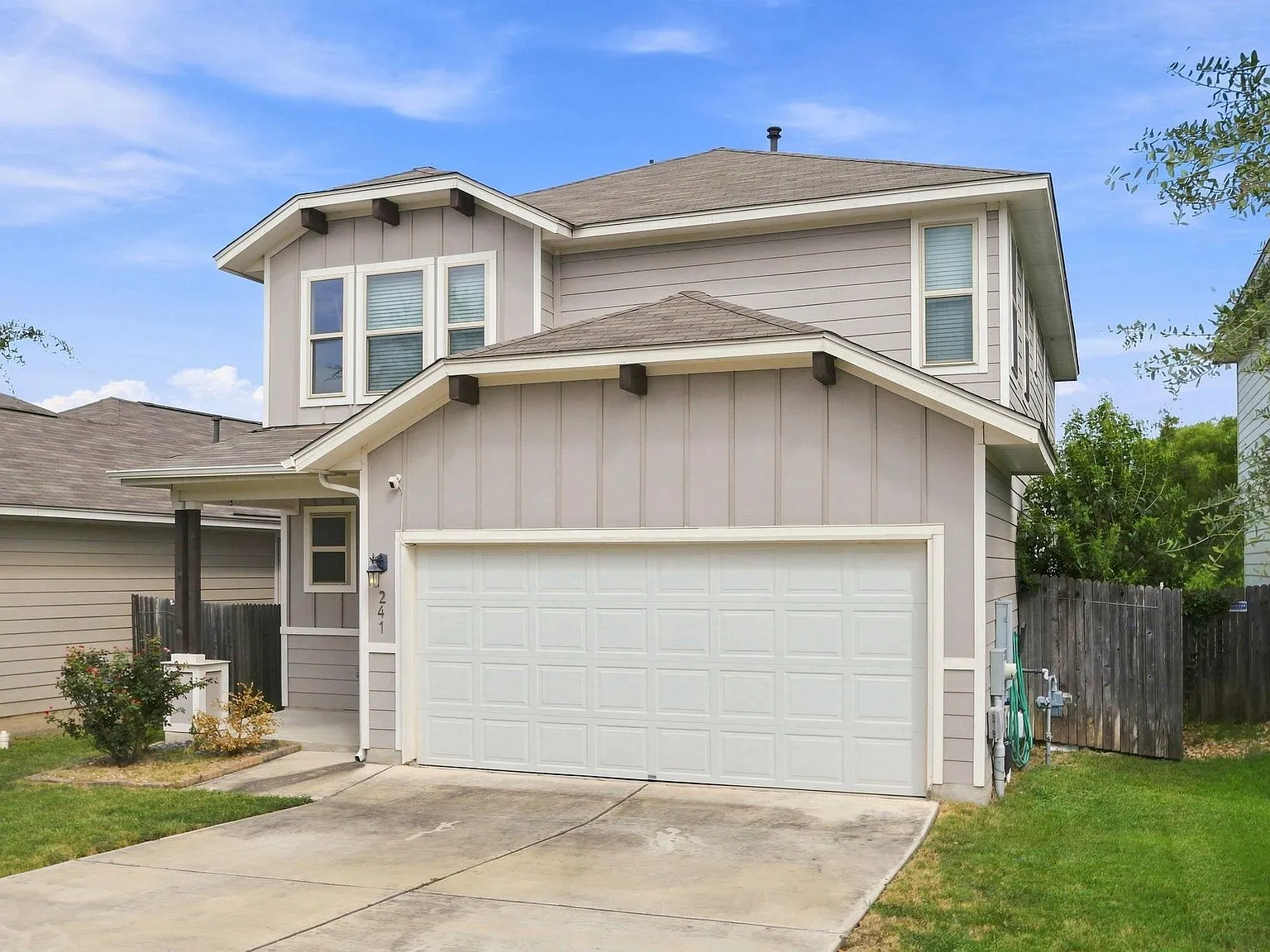 4 bed, 2.5 bath, 2042 sqft, $2,280 — Photo 1