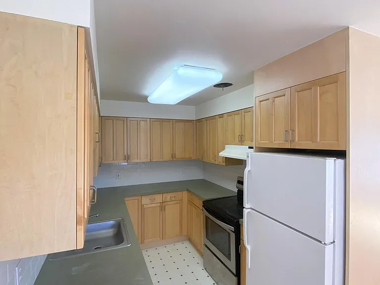 2411 NW 58th St #4 — Photo 5