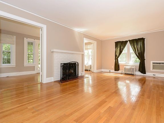 4th image of 70 Beechwood Ave