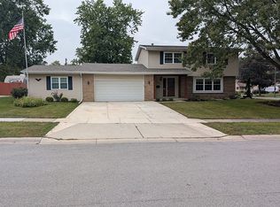 705 Pettibone St, Crown Point, IN 46307