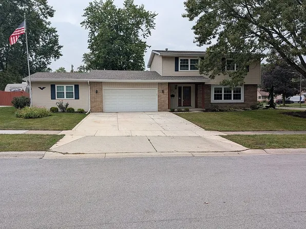 705 Pettibone St, Crown Point, IN 46307
