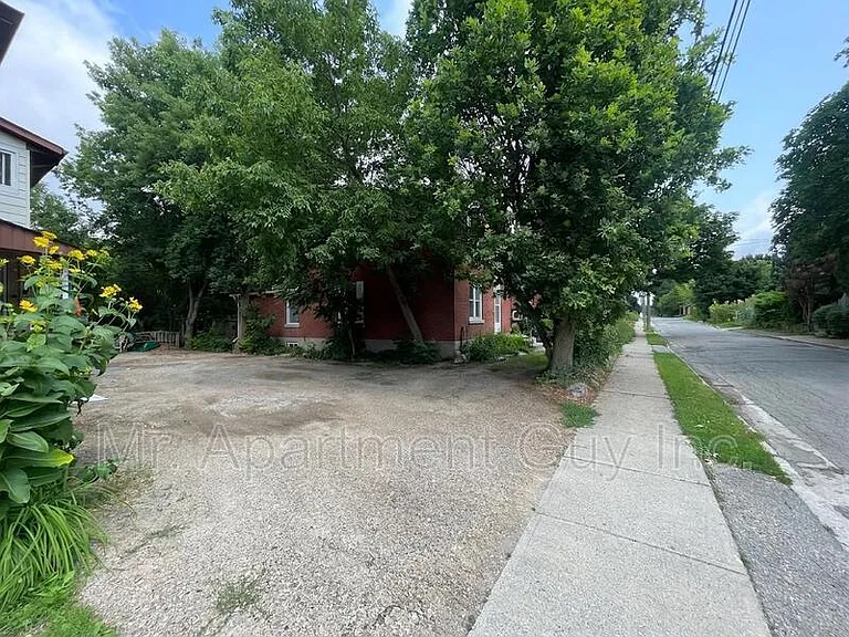 28 Oliver St #MAIN — Photo 9