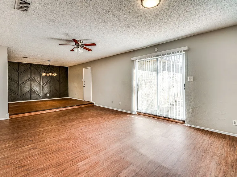 8838 Hidden Hill Dr — Photo 2