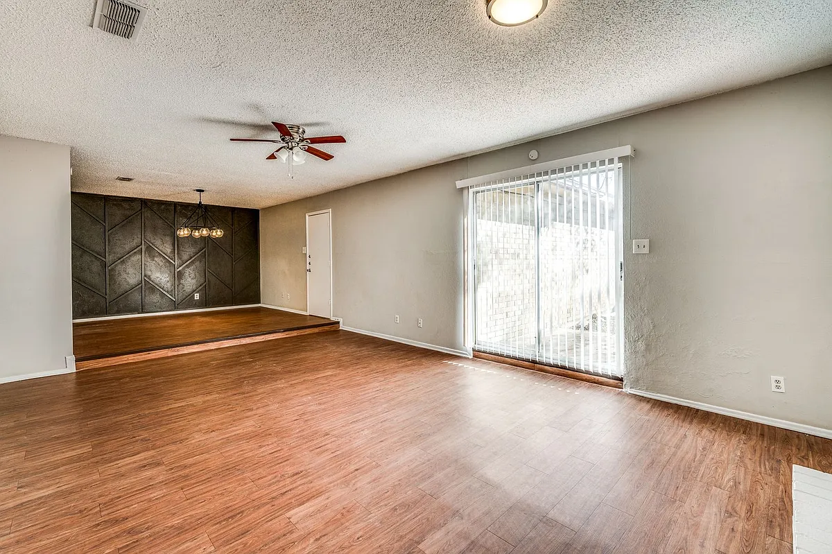 Building Photo - 8838 Hidden Hill Dr