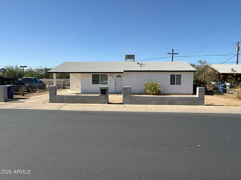 12022 W Ash St — Photo 1