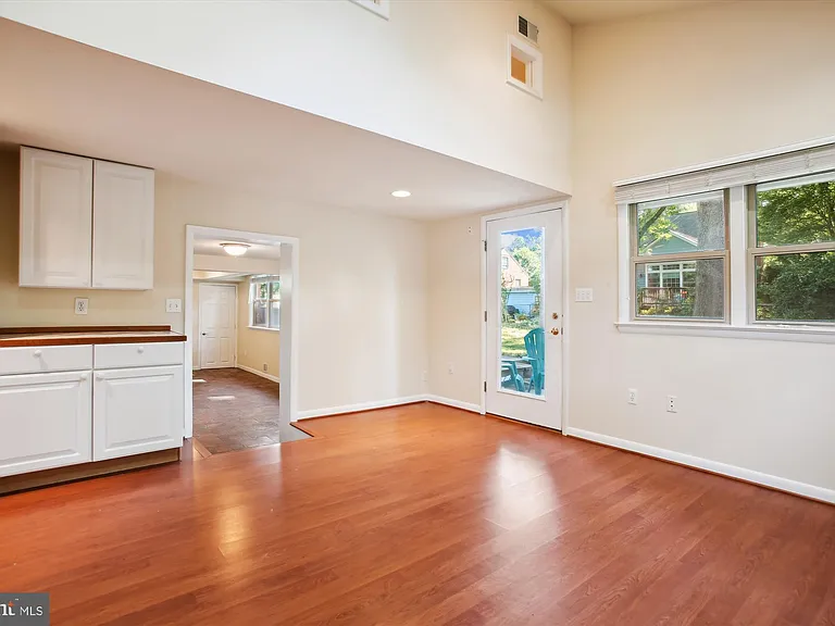 8509 Cyrus Pl — Photo 14