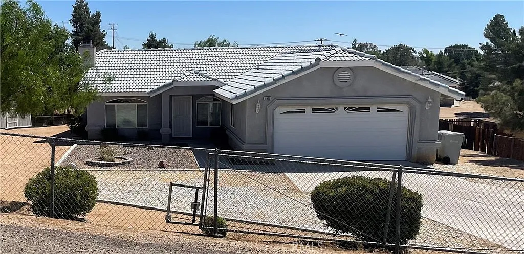 3 bed, 1284 sqft, $2,400 — Photo 1