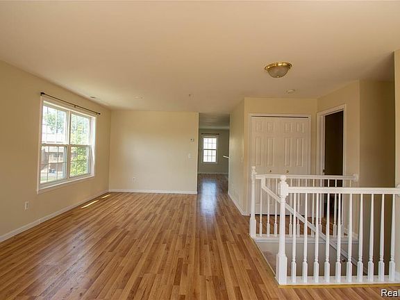 4th image of 2859 Barclay Way
