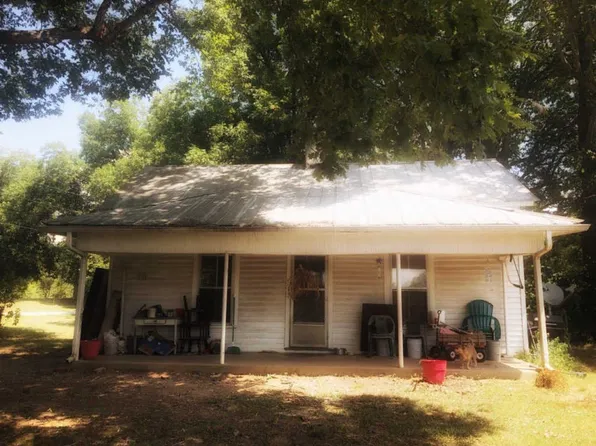 1520 Giles Rd, Lenoir City, TN 37772