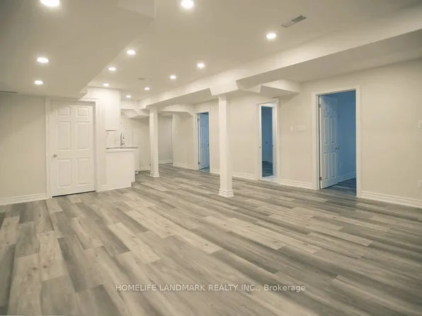 5 Southvale Dr, Vaughan, ON L6A 0X2