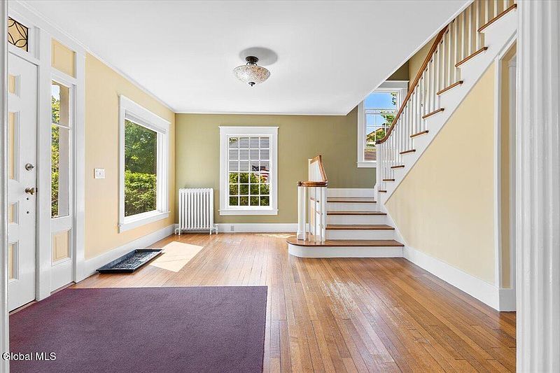 4th image of 19 Amherst Avenue