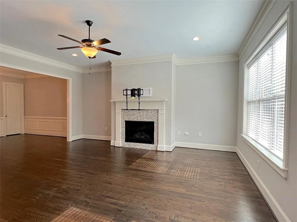 4 bed, 4.5 bath, 4020 sqft, $4,500 — Photo 3