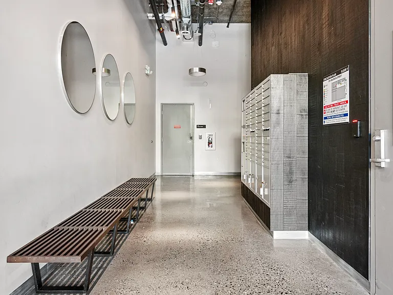235 Valencia Street — Photo 8