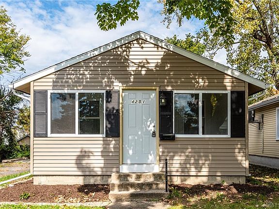 3rd image of 4251 Farnham Ave