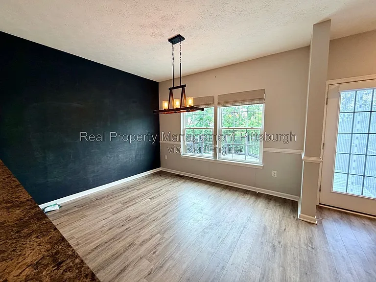 242 Corey Dr — Photo 7