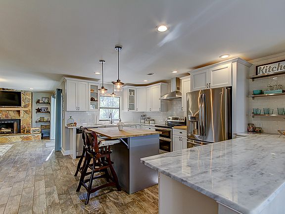3rd image of 16003 Northlake Village Dr