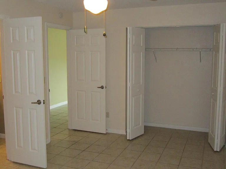 Travelers Palm Dr — Photo 12