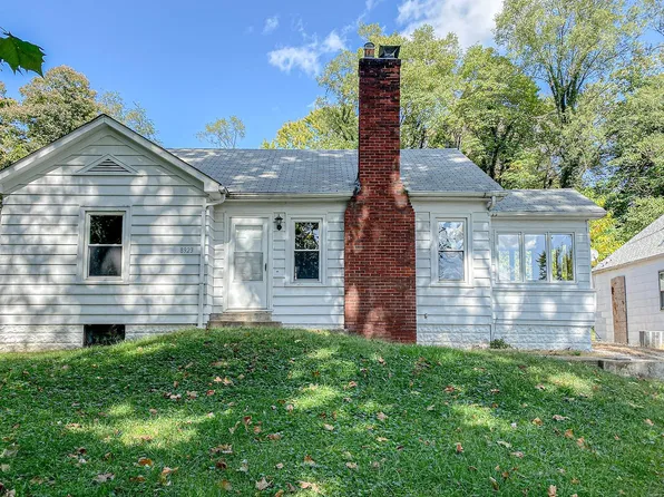 8923 Pleasant View Dr, Fairview Heights, IL 62208