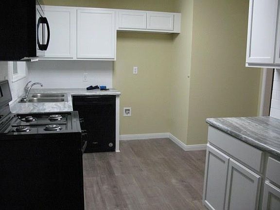 4th image of 328 Greenbriar St