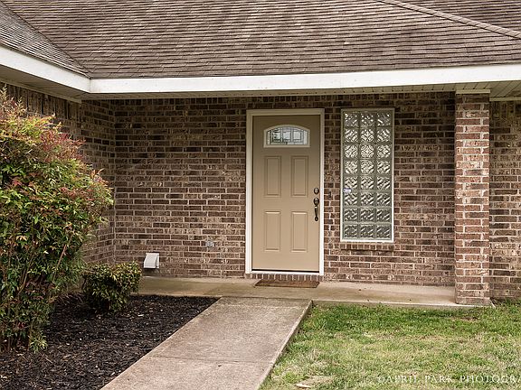 3rd image of 408 Julian Ct