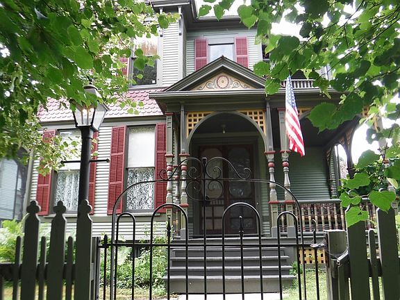 3rd image of 123 W 2nd St