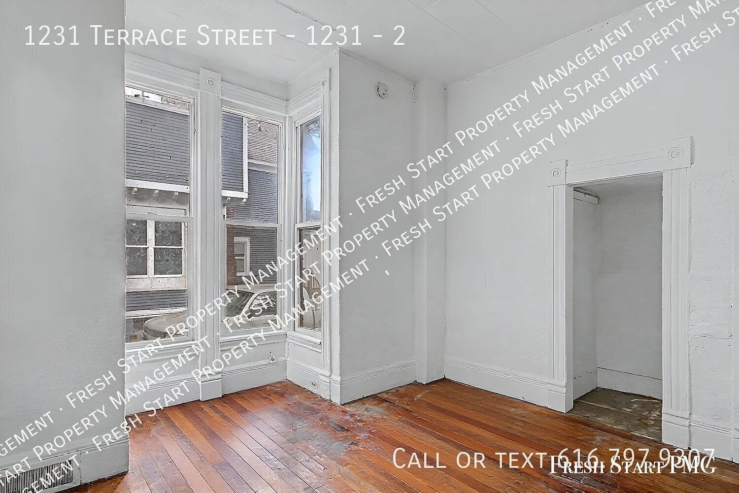 "Cozy Urban Living: Charming 1-Bedroom Apartment in Muskegon's Heart!" — Photo 2