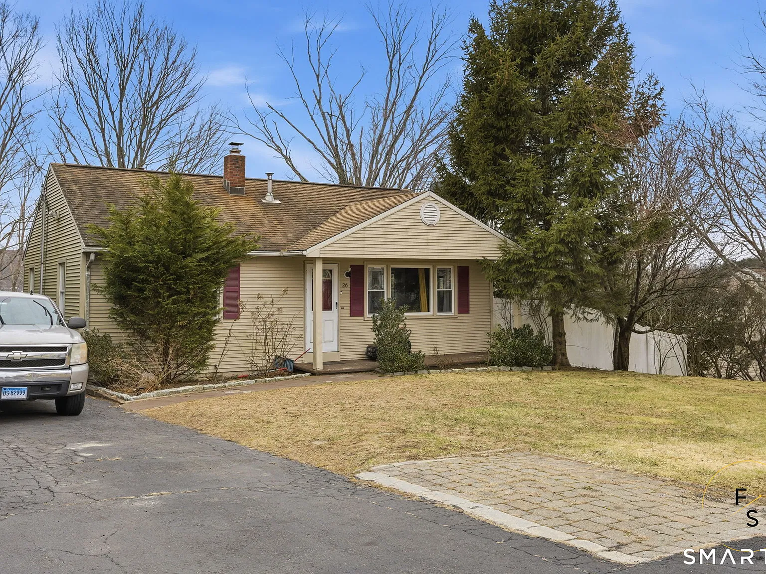 3 bed, 1.0 bath, 884 sqft, $2,600 — Photo 2