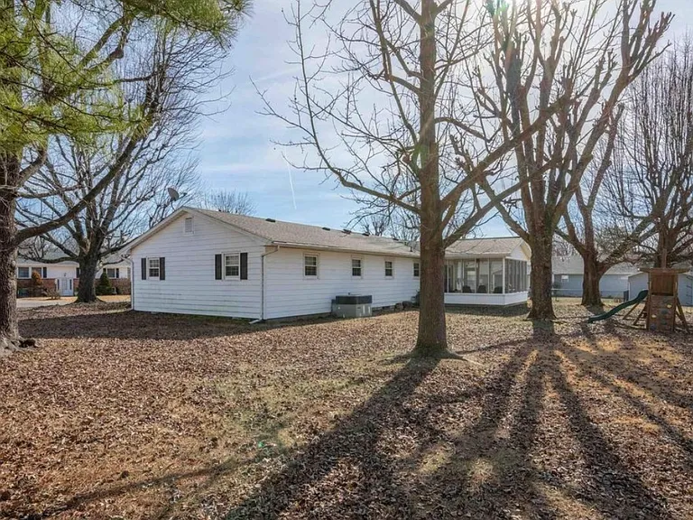302 Lingale Ave — Photo 22